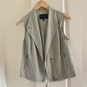 Women’s Banana Republic Gray Zipper Flyaway Vest NWOT - Size 2